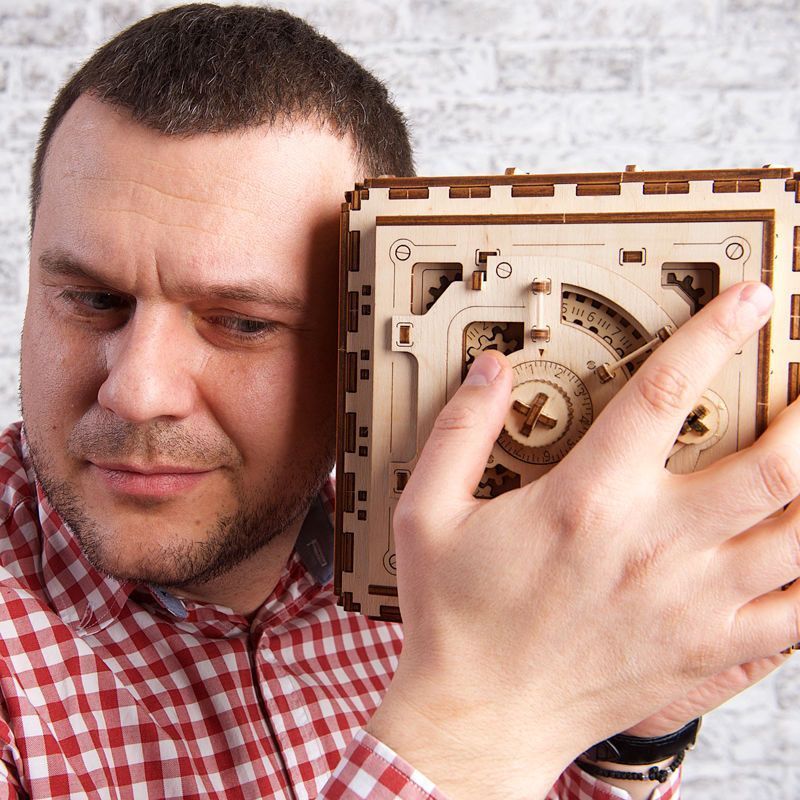 Ugears Ugears รหัสผ่านปลอดภัยไม้ Mechanical Assembly รุ่น DIY ของเล่นของขวัญวันเกิดแฟน