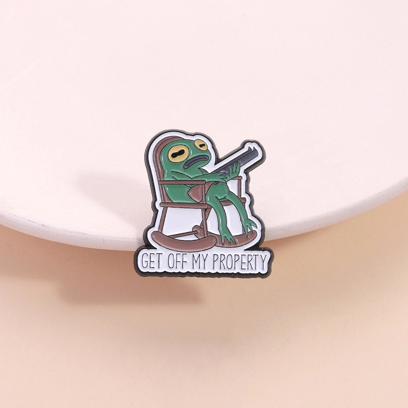 Grumpy Frog Get Off My Property-badge เข็มกลัดFunny Animal Character ของขวัญสร้างสรรค์