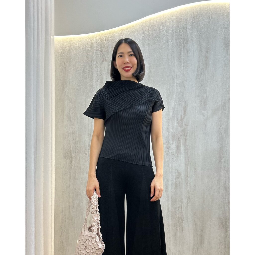 อกถึง 40 นิ้ว 2MUAY รุ่น GM15061 เสื้ออัดพลีท FOLD NECK ASYMMETRIC PLEATED TOP 12สี FREE SIZE