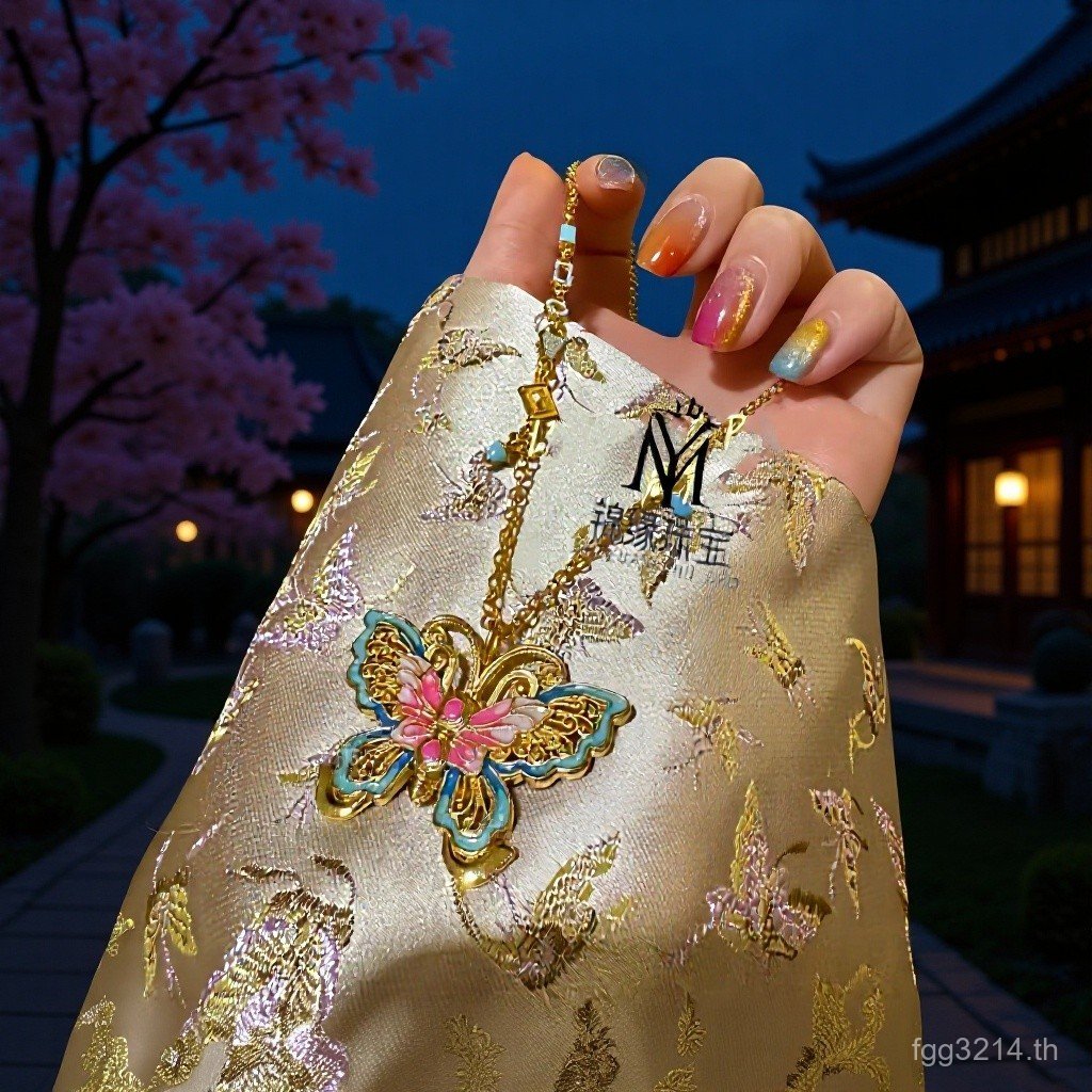 สร้อยคอคลาวิคอลสีทอง 18K ออกแบบสวยงาม สำหรับวันร้อนๆ กับจี้ผีเสื�ทองคำ.au750