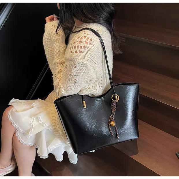 【พร้อมส่ง】miss bag fashion กระเป๋าถือ กระเป๋าสะพายข้าง กระเป๋าหนัง สไตล์เกาหลี แพค 2 ชิ้น - รูปที่ 6