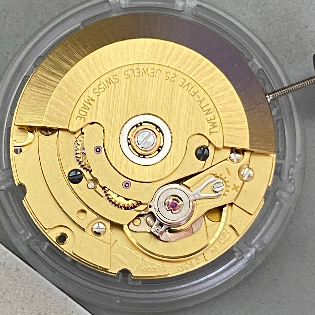 นาฬิกาอุปกรณ์เสริมแบรนด์เดิมใหม่สวิสนําเข้า ETA 2824-2 การเคลื่อนไหวเครื่องทอง 2824 ประกอบนาฬิกา