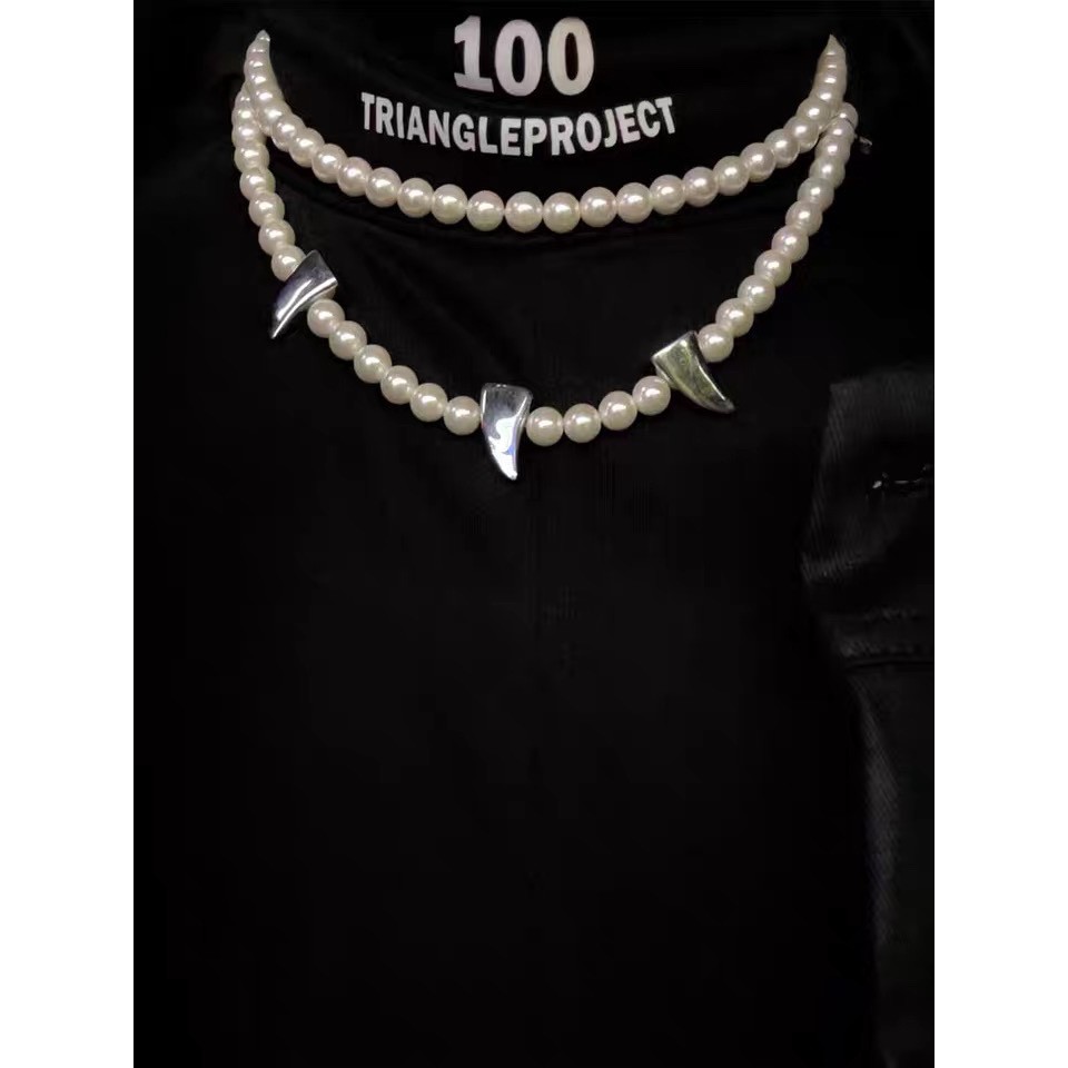 สร้อยคอสไตล์Luxury Retro CDG ดีไซน์โลหะคลาวและฟันเพิร์ล เพื่ออุปกรณ์เสริมของคุณสาวๆ