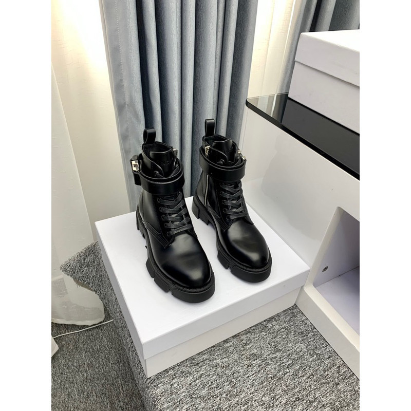 รองเท้าบูทหนังลูกวัวเรียบพร้อมหัวเข็มขัด IENCO TERA