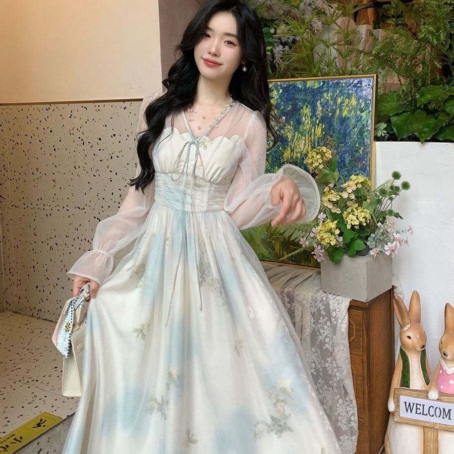 ชุดแขนพองยาวสไตล์ฝรั่งเศส ประณีตด้วยลายลูกไม้และคอเว การออกแบบที่ทำให้ดูผอมเพรียว