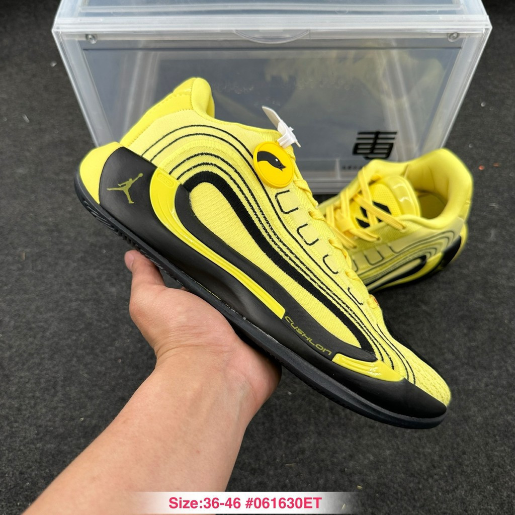 รองเท้าผ้าใบ Lotto Original Luka 4 PF ระบายอากาศได้ดีและมีระบบกันลื่น ทําให้ทุกคนสวมใส่ง่าย