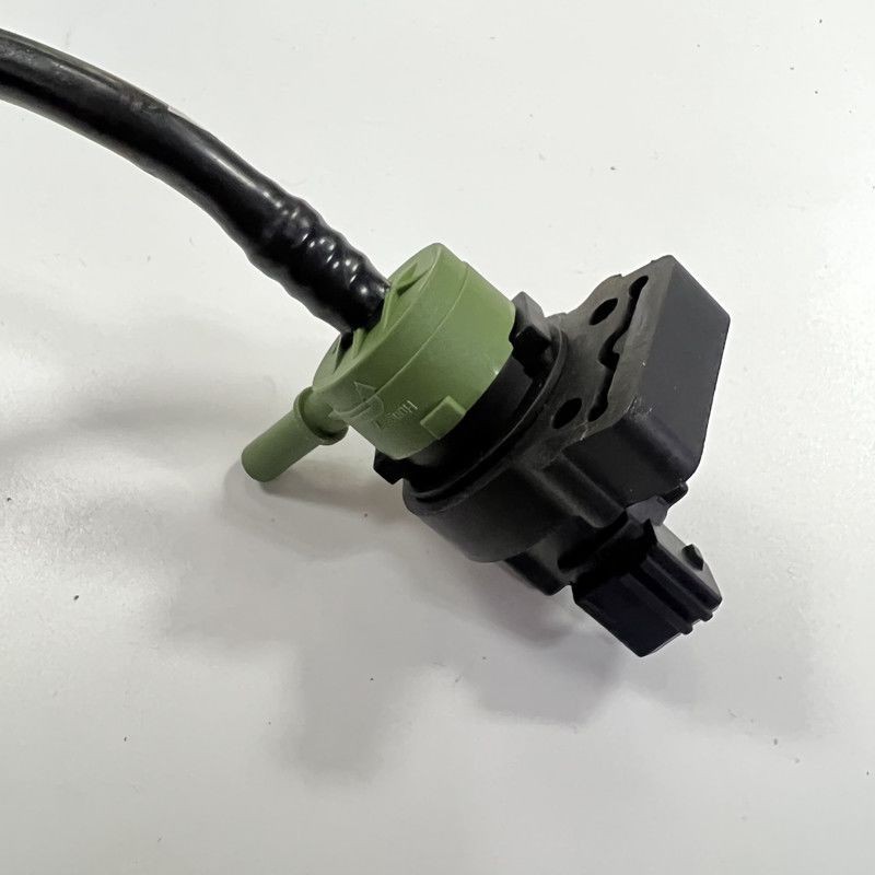 Benz W212 E200 E260 E300 E350 M271 เครื่องยนต์ถังคาร์บอนโซลินอยด์วาล์ววาล์วระบายอากาศจัดส่งฟรี/beida