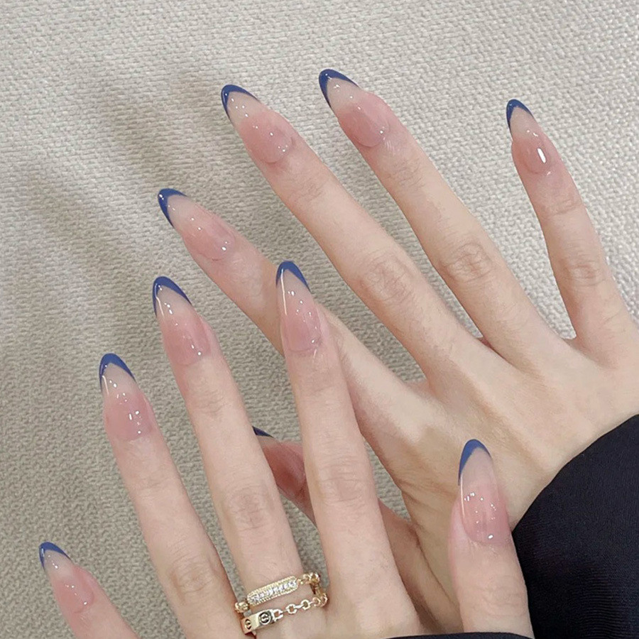 (กล่องเล็บปลอม) สีน้ําเงินเข้มฝรั่งเศส Dopamine Nail Art บรรยากาศสไตล์ Girly เพ้นท์เล็บสีขาว Nude French Wear Nail Art 24 ชิ้น