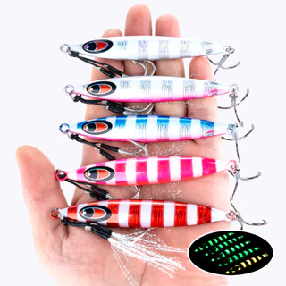 เหยื่อล่อตกปลา Luminous Fishing Jig ขนาด 10g-60g ทำจากโลหะ พร้อมตะขอคม ใช้สำหรับตกปลาแบบ Jigging และการแคสติ้ง มีให้เลือก 5 สี
