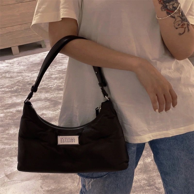 ของแท้ Maison Margiela Maison Margiela MM6 Cloud Bag Hobo กระเป๋าสะพายกระเป๋าใต้วงแขนกระเป๋าถือ Cros