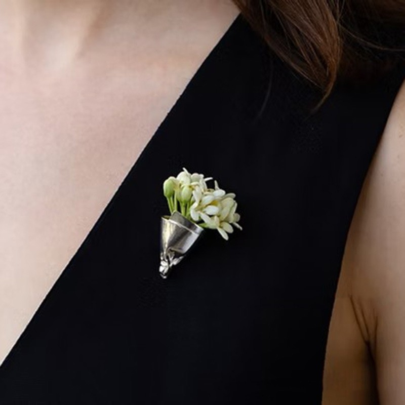 Zuo มัลติฟังก์ชั่ผ้าดอกไม้เข็มกลัดสร้างสรรค์ปัจจุบันพรรคซัพพลายสําหรับวิญญาณศิลปะและตู้เสื้อผ้าที่ทั