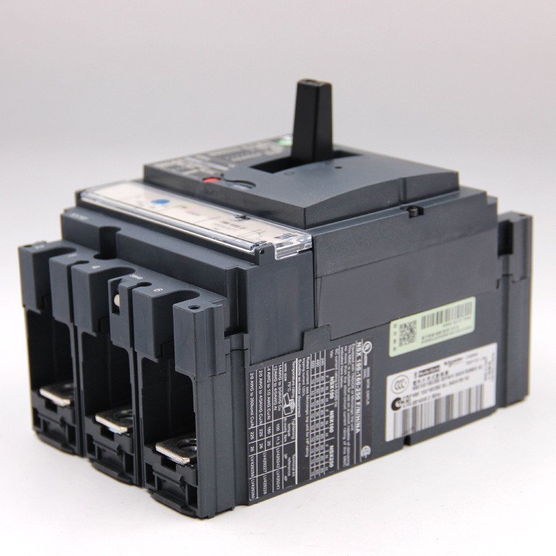 เบรกเกอร์เปลือกพลาสติกแท้ดั้งเดิม NSX250F TM200D 3P3D 431631