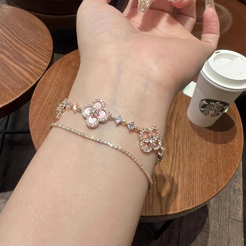 สร้อยข้อมือโคลเวอร์สี่ใบสีเงิน สำหรับผู้หญิง อุปกรณ์แต่งกายสไตล์เกาหลี ของขวัญวันเกิด thumbnail 10
