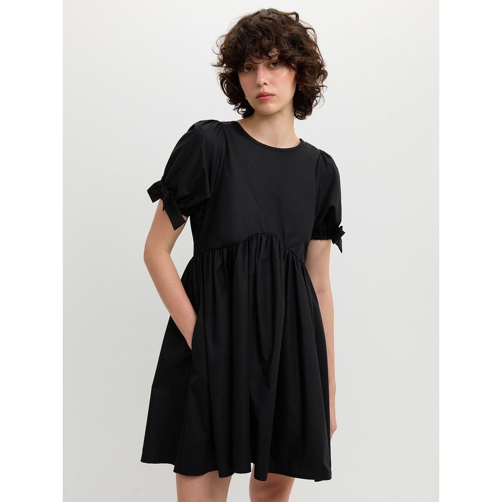 [Pomelo] เดรสแขนตุ๊กตา / Puff Sleeve Dress