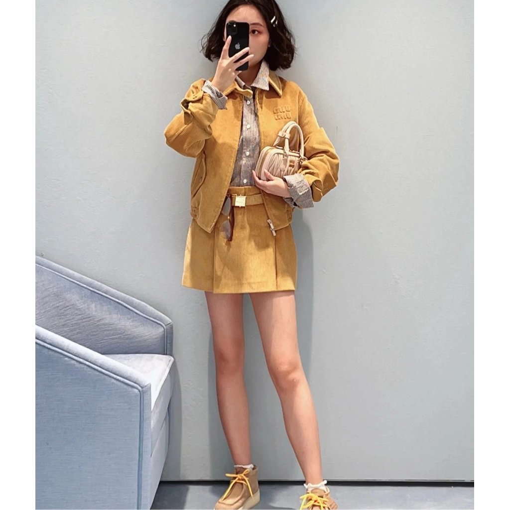 MiuMi * MiuMi 2024 ฤดูใบไม้ร่วงฤดูหนาวสไตล์ใหม่สุภาพสตรีรองเท้าหนาSoledรองเท้าสั้น