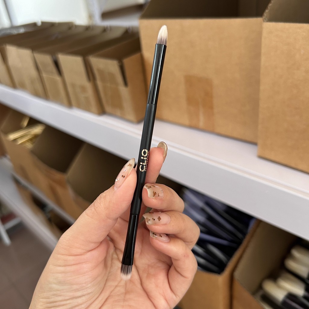 [ข้อเสนอเวลาจํากัด]สวัสดิการหยิบ!CLIO CLIO Double-Headed Eyeshadow Brush Detail Brush Pointed Cone B