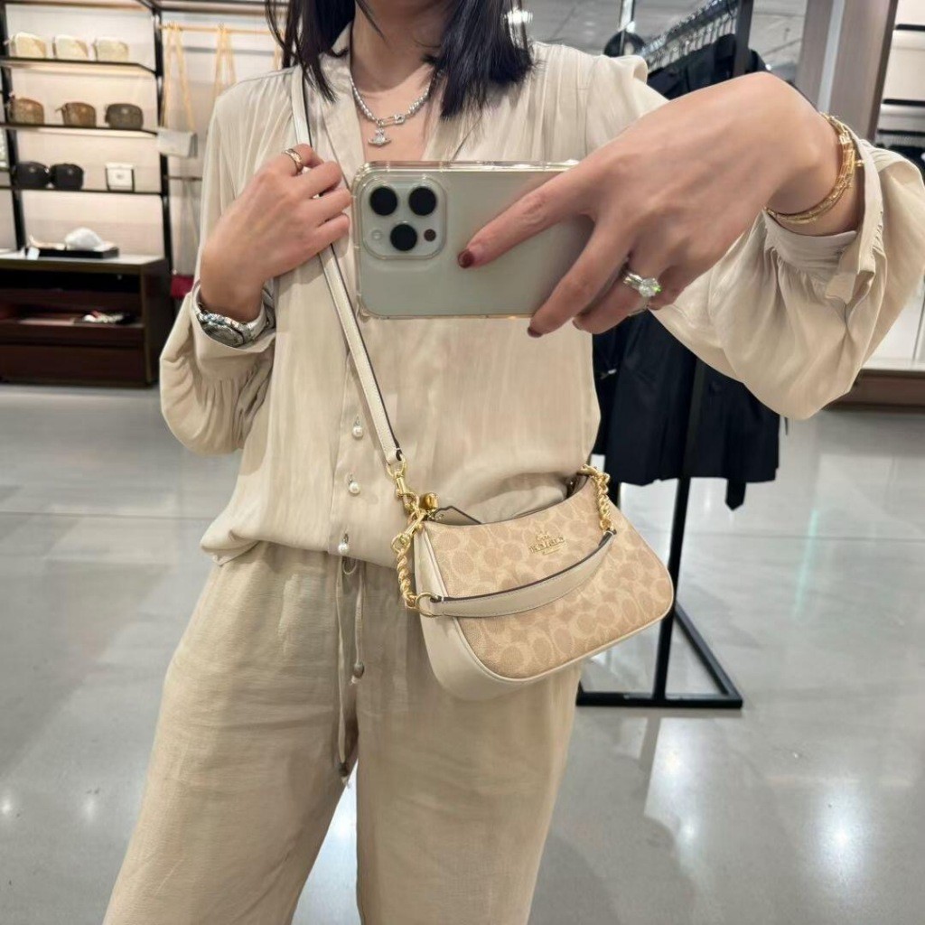【สินค้าพร้อมส่ง】100%ของแท้ Outlet ปลอดภาษีCoach Teri 25 Crossbody Bag Little C Big C สามารถถอดและเปลี่ยนสายสะพาย 2เส้น - รูปที่ 5