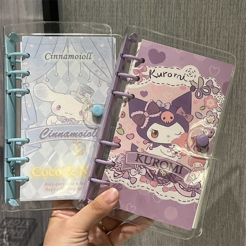 [A6 Sanrio Loose-leaf Book] สมุดบันทึกแบบหนา หนังสือคู่มือสุนัขคุโรมิอบเชยน่ารัก
