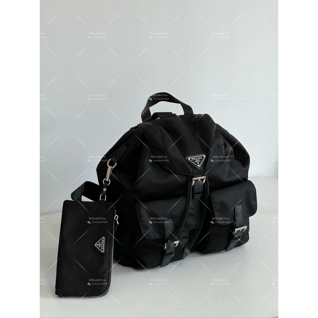กระเป๋าเป้ nylon Prada Parachute Series ดีไซน์โลโก้สามเหลี่ยม เหมาะสมทั้งชายและหญิง โมเดลหมายเลข 1BZ