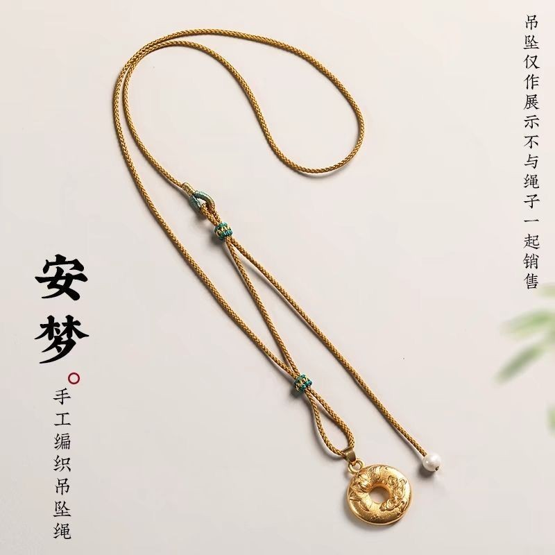 สร้อยคอถักเชือกเส้นเล็กปิงหนึ่งหัวเข็มขัด ฟู ยี่ห้อ ร . สร้อยคอสร้อยคอ挂绳平จี้扣福牌锁骨吊绳子意纳锁包挂件黄绳金绳NFG25