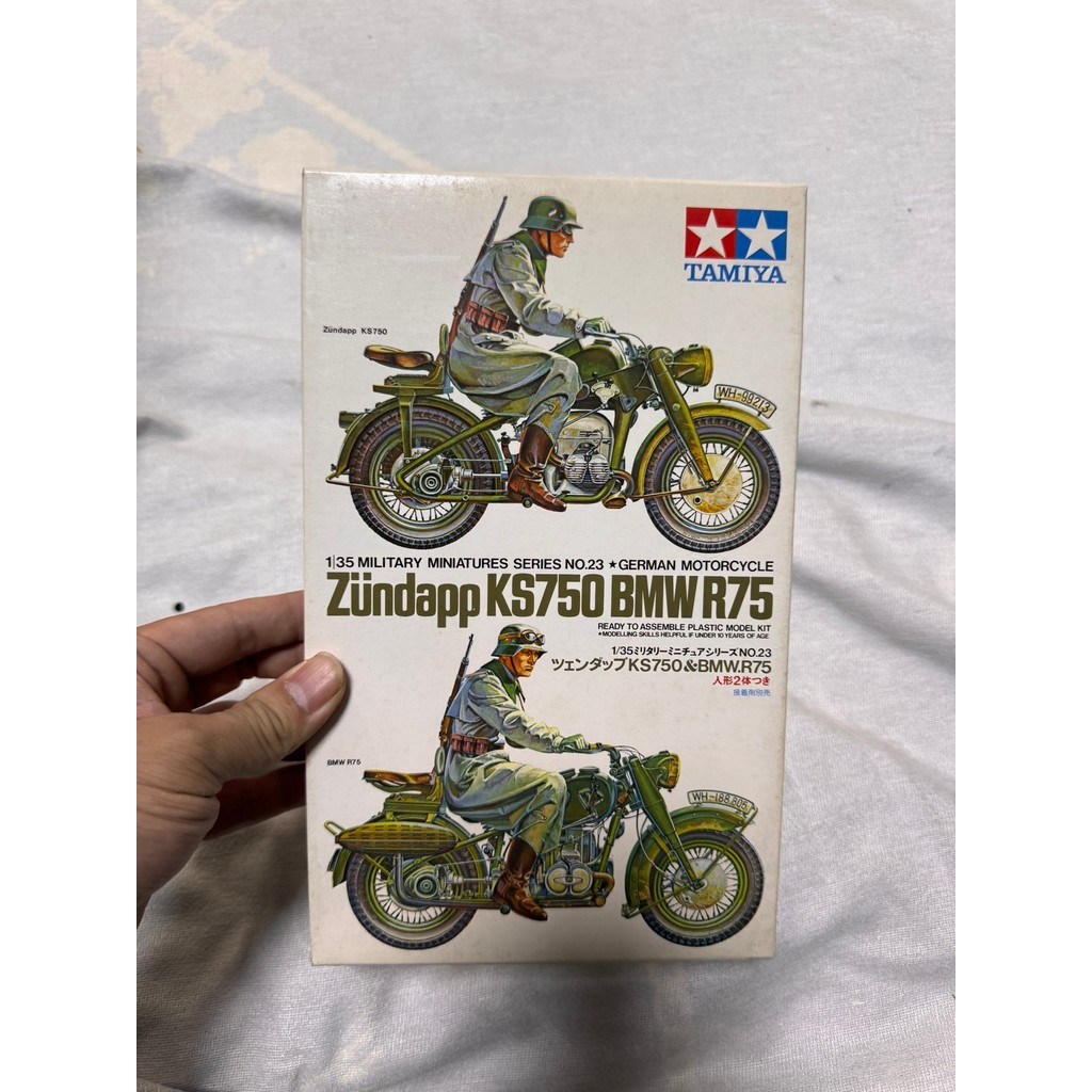 TAMIYA TAMIYA 1/35 Zündapp KS750 & BMW R75 German Army Field Motorcycle Model with Soldier Accessori