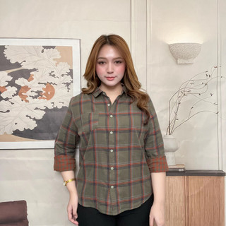Kemeja Wanita TENDBLANK Terbaru | Atasan Flanel Motif Kotak Hijau Army-Orange dengan Kerah Kemeja | Model Oversize Nyaman untuk OOTD Harian, Kampus & Hangout