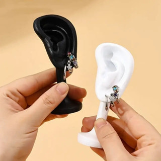 หูรูปต่างหูยืนแสดงชั้นเก็บเครื่องประดับยืนหรูหรานางแบบยืนต่า…