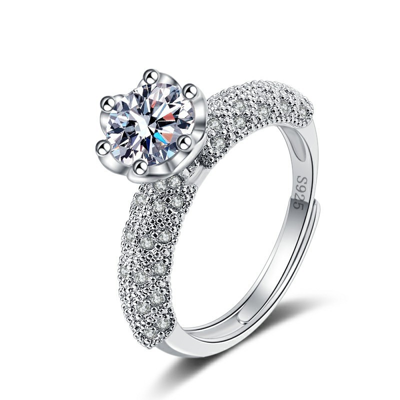 E-Commerce Live Supply หนึ่งกะรัต Moissanite แหวนเพชรเกล็ดหิมะ Twist Arm Cross แหวนเพชรข้อเสนอหญิงคู