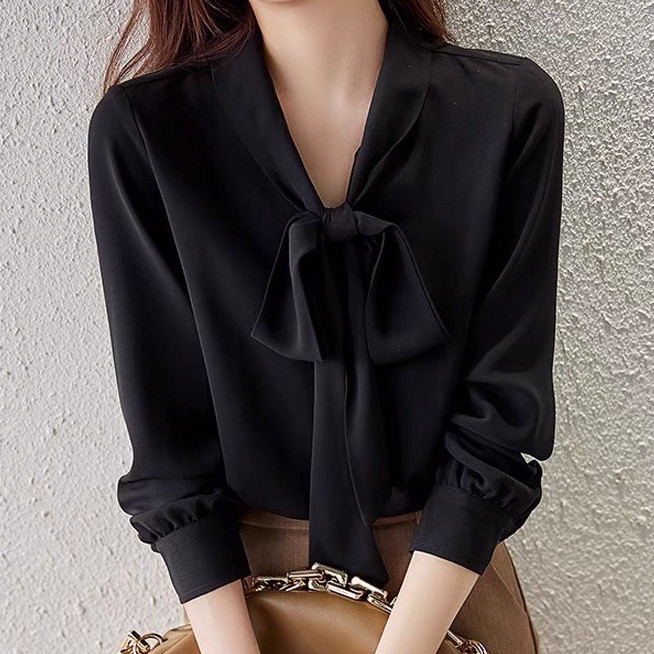 เสื้อเชิ้ตแขนยาวสำหรับผู้หญิงตัวนี้ตกแต่งด้วยริบบิ้นผูกและโบว์ในดีไซน์สีพื้น เหมาะสำหรับใส่ไปทำงาน#99248