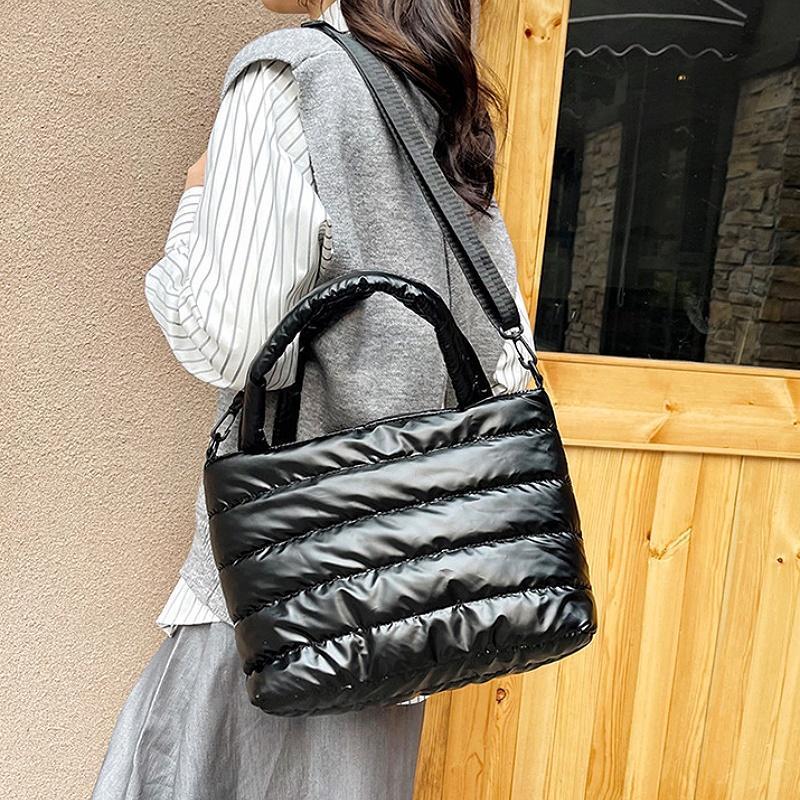 Miss_J พร้อมส่งจากกทม🎀กระเป๋ามีความจุขนาดใหญ่ กระเป๋าคาดลำตัวแฟชั่นฤดูหนาวใหม่ปี 2025 กระเป๋าเดินทางอเนกประสงค์ - รูปที่ 2