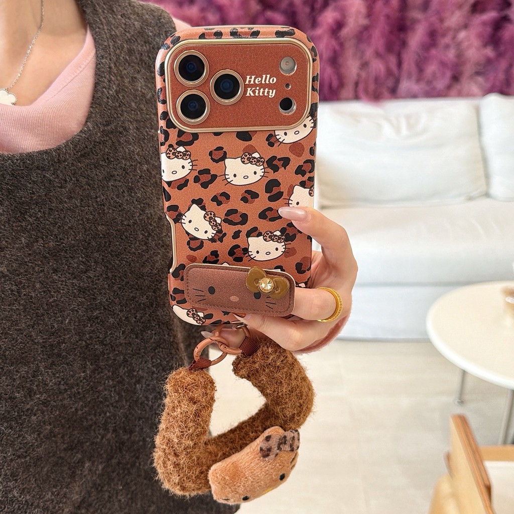 สีน้ําตาลเสือดาวพิมพ์คิตตี้พับยืนเหมาะสําหรับ แอปเปิล 17โปรแม็กซ์ สติกเกอร์หน้าต่างเคสโทรศัพท์ ไอโฟน 16/15/14/13 เชือกเส้นเล็ก - รูปที่ 3