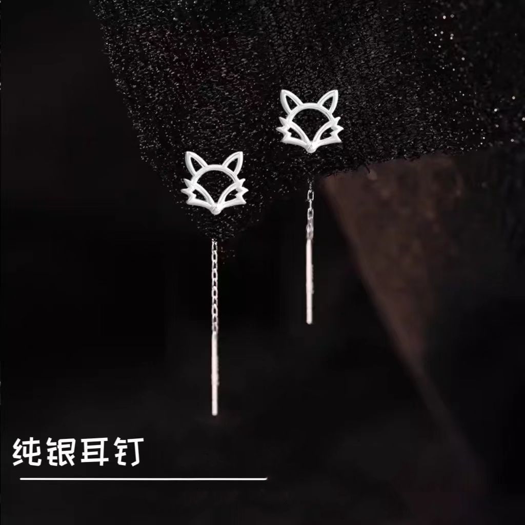 S fox silver fox รองเท้าแตะผู้หญิง Little silver fox ear Wire หญิง niche ต่างหูหู20251203