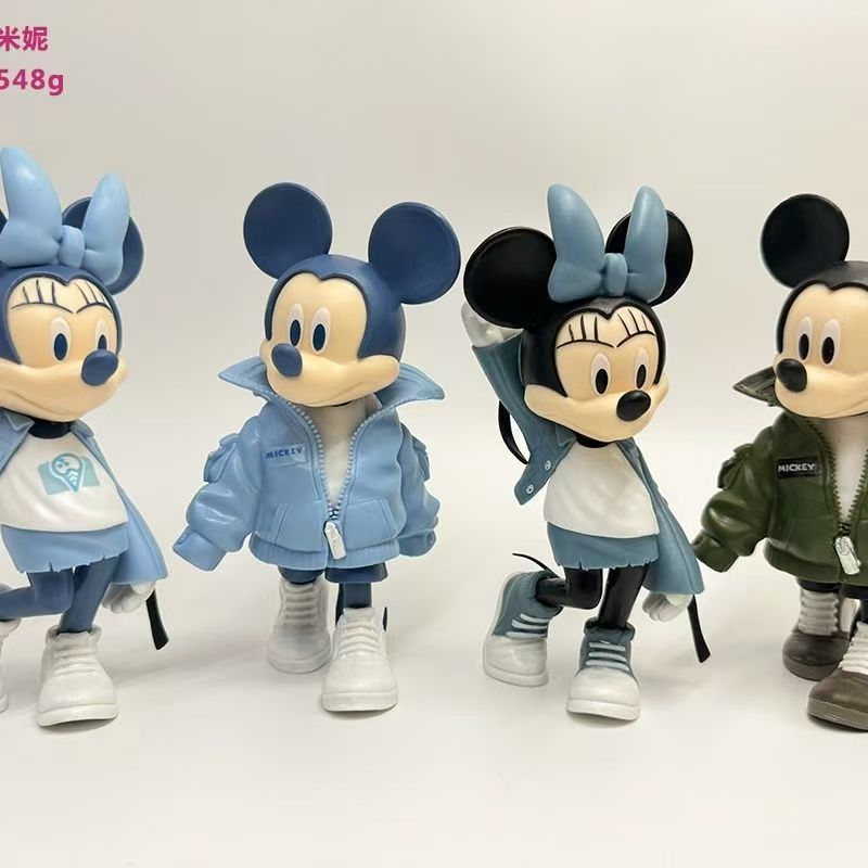 สินค้าใหม่พร้อมสต็อก Magic Storm ชุดเสื้อผ้าอินเทรนด์ Mickey Minnie Hand Office Doll Desktop Decorative20251124