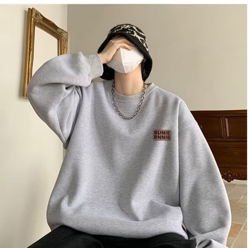 SEACHENIC เสื้อกันหนาวผู้ชายคอกลมสไตล์อเมริกัน ออกแบบมาเป็นแจ็คเก็ตทรงหลวมสำหรับสวมใส่ในวันสบาย ๆ — صورة 2