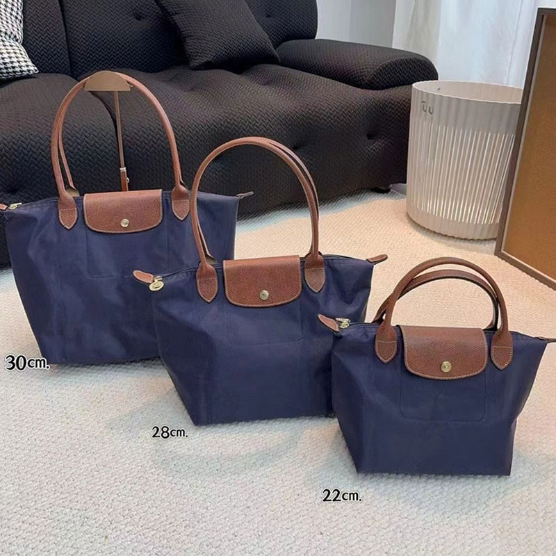 Warhorse Tote Bag กระเป๋าถือและสะพายไหล่ ทำจากไนลอนกันน้ํา