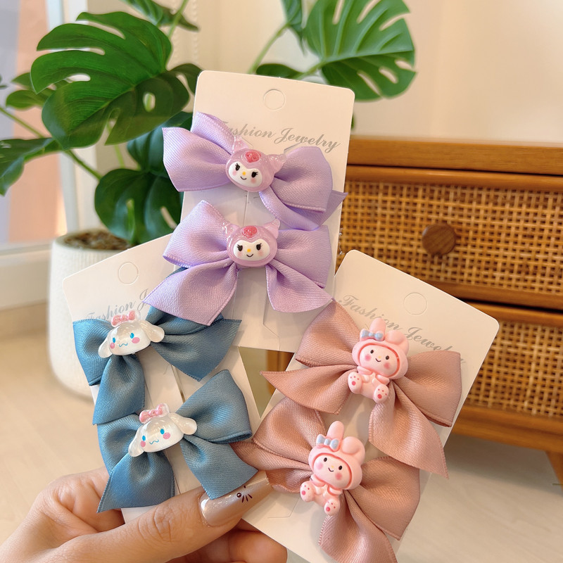 กิ๊บติดผมโบว์น่ารัก ชุด 2 ชิ้น เหมาะสำหรับเด็กผู้หญิง ตกแต่งด้วยลายการ์ตูนน่ารักๆ เป็นของขวัญที่ยอดเยี่ยม