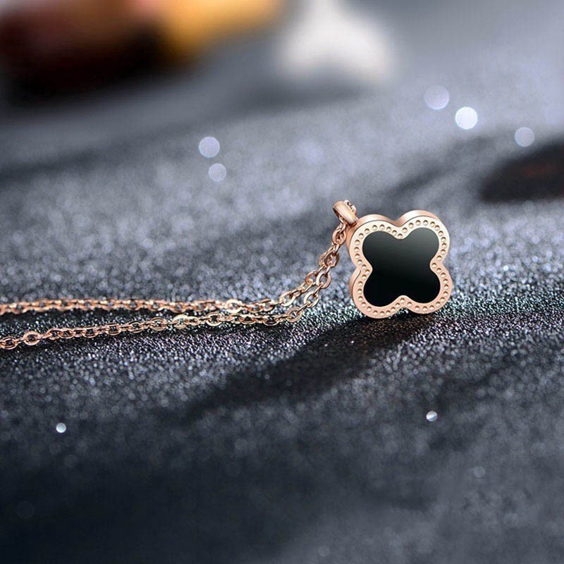 สร้อยคอจี้ดอกไม้โคลเวอร์สแตนเลส GBV / ใบไม้นําโชค / สร้อยคอ t