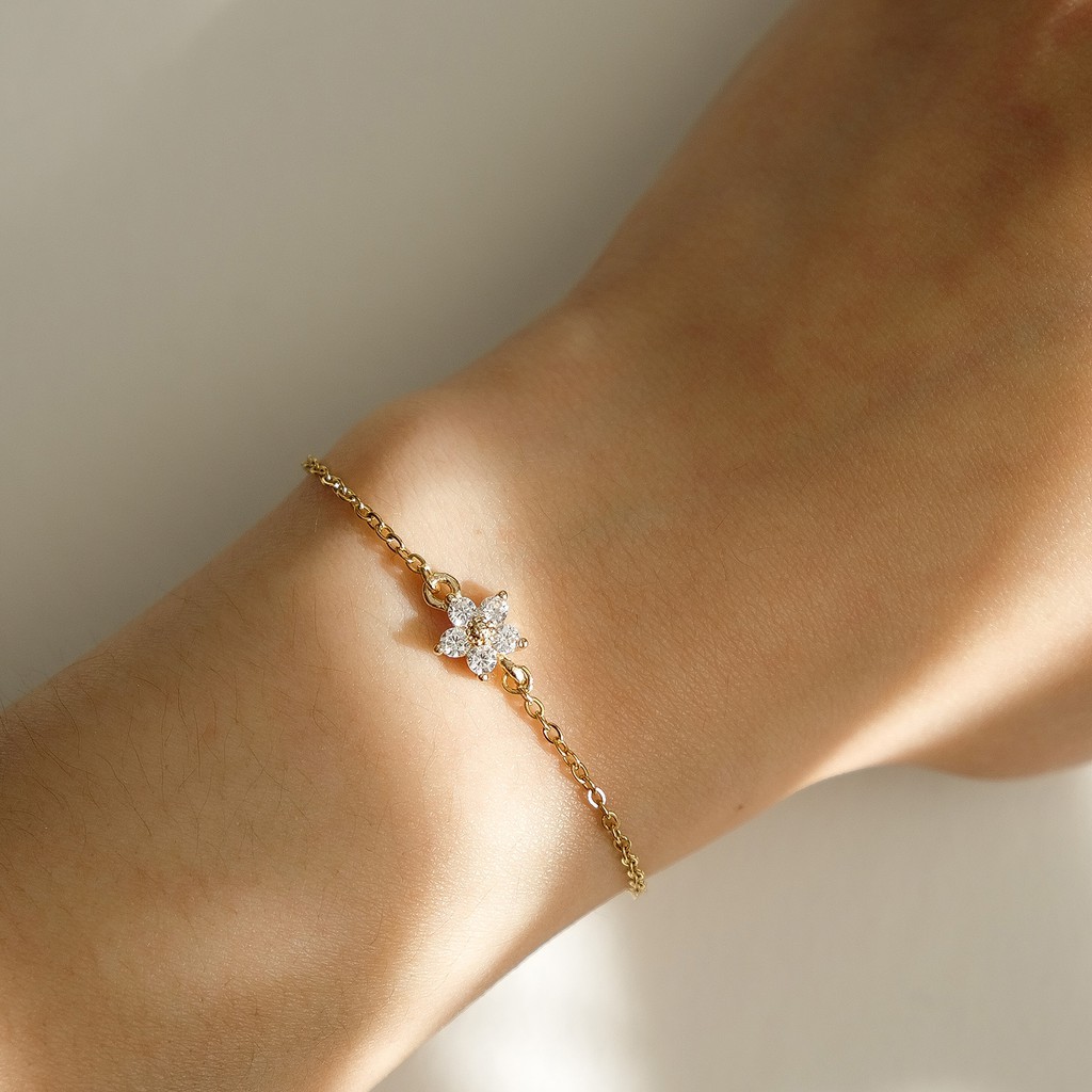 สร้อยข้อมือโซ่ Dainty Zirconia ดอกไม้ Daisy Zirconia