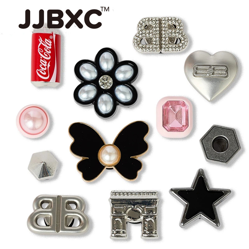 CHARM รองเท้าหัวเข็มขัดแบบใหม่ พร้อมลายดอกไม้และอะไหล่โลหะ สำหรับตกแต่งรองเท้าcross