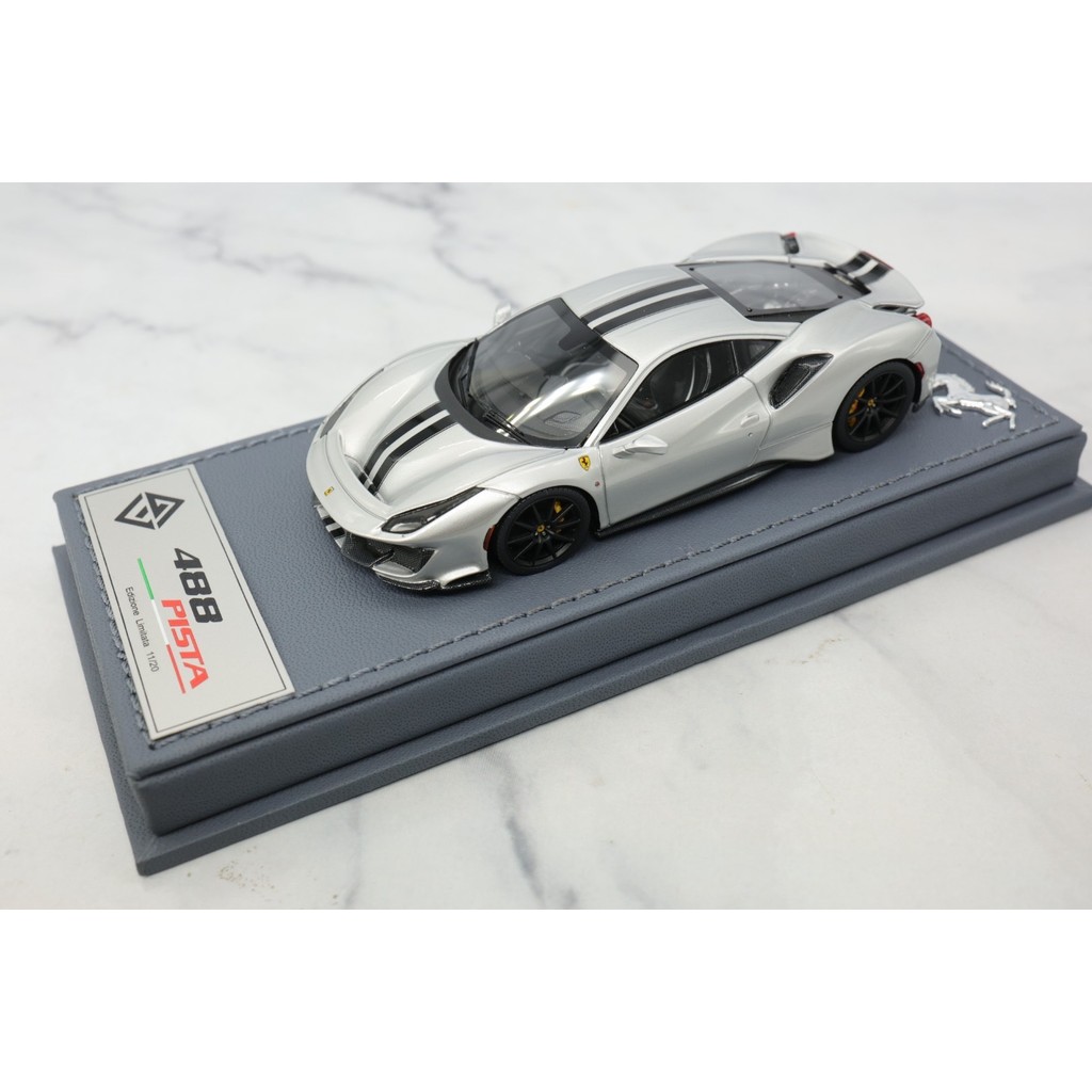 [สต๊อกพร้อม] GW 1/43 GodWalth Ferrari 488Pista Silver Ferrari 488pista 1/43 โมเดลรถฐานหนังแท้+กระเป๋