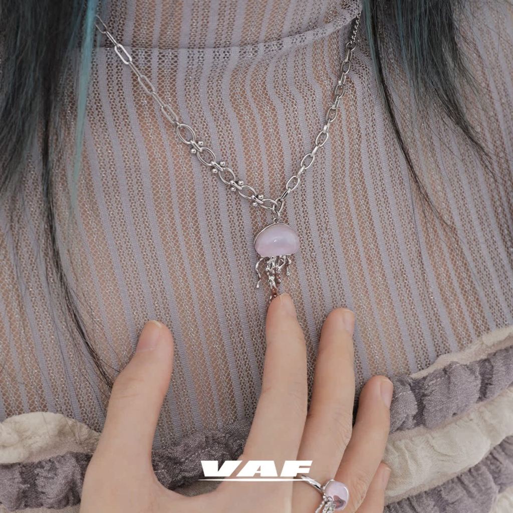 VAF Jellyfish Series - สร้อยคอคลาวิเคิลแบบหรูหรา มีดีไซน์หวานเย็นเหมือนฝัน กับประดับตกแต่งอย่างแมงกะ