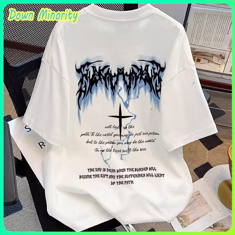 Down Minority2026 ชุดใหม่สำหรับฤดูร้อนเสื้อยืดแขนสั้นทรงหลวมสไตล์ย้อนยุคแบบอเมริกันสำหรับผู้ชาย พร้อมพิมพ์ลายกราฟิก