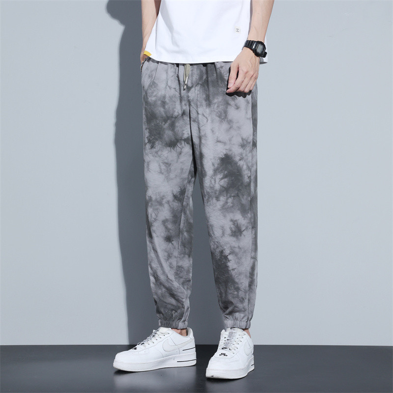 กางเกงลำลองผู้ชาย ทรงหลวมสไตล์ฮาเร็มบาง จากแบรนด์ Yishion