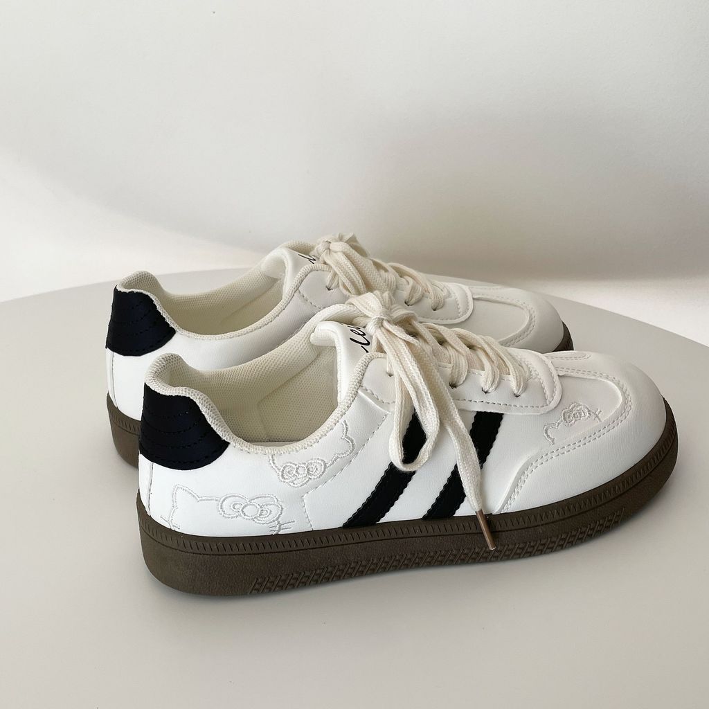 Chic Niche การฝึกอบรมรองเท้า All-Match ปีใหม่สวมใส่ 2025 ผู้หญิงรองเท้าเดี่ยวเยอรมัน AJL สไตล์เกาหลี