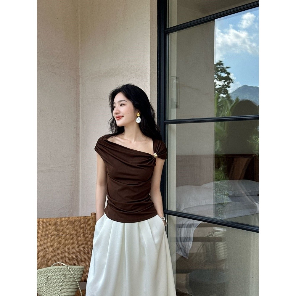 SuperCandy🌷เสื้อเปิดไหล่พร้อมหัวเข็มขัดโลหะ เสื้อยืดทรงสลิมฟิตลำลองพื้นฐาน เสื้อแขนสั้นสีน้ำตาลสำหรับผู้หญิง - รูปที่ 5