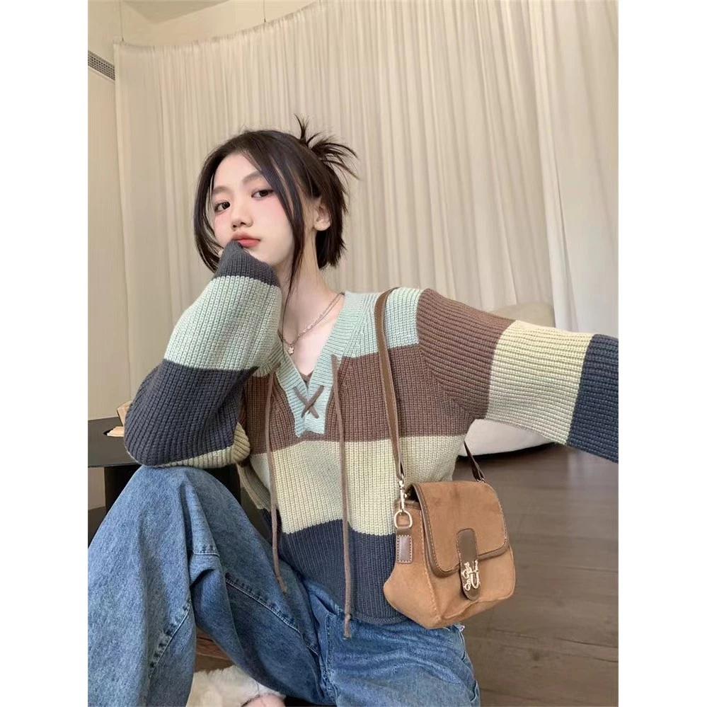🌲GGals🌲​เสื้อไหมพรม แขนยาว คอวี ลายทางใหญ่หลายสี สเวตเตอร์ ทรงหลวม กันหนาว เสื้อผ้าแฟชั่นผู้หญิง thumbnail 5