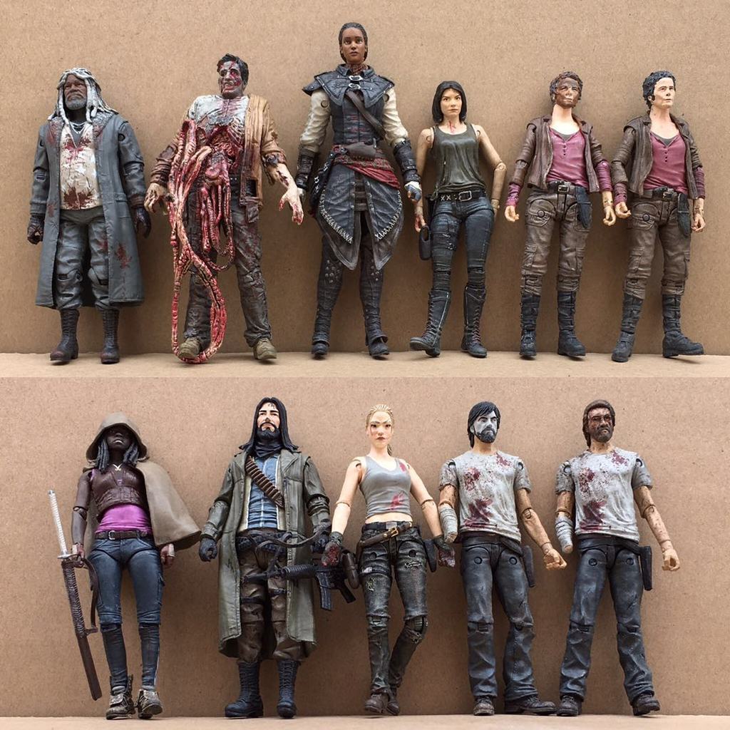 สินค้าจํานวนมาก McFarlaneand Walking Corpse Walking Flesh Ripper Jason Knife Girl Rick Action Figure