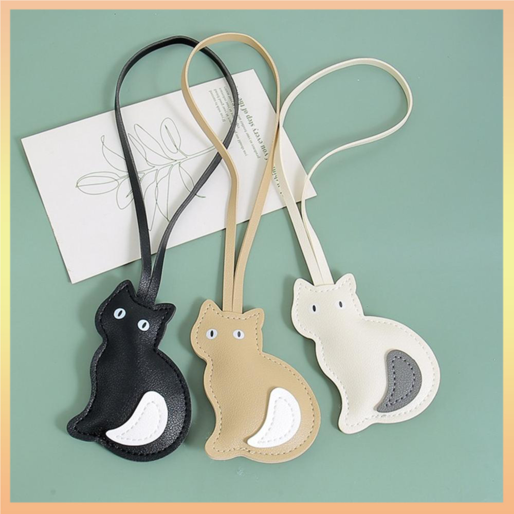 Feline เครื่องประดับรถยนต์น่ารักกระเป๋าแฟชั่น Charm ทนต่อการสึกหรอแบบพกพา Pu จี้หนังสําหรับรถยนต์ครอบครัวใช้การเดินทางทุกวัน