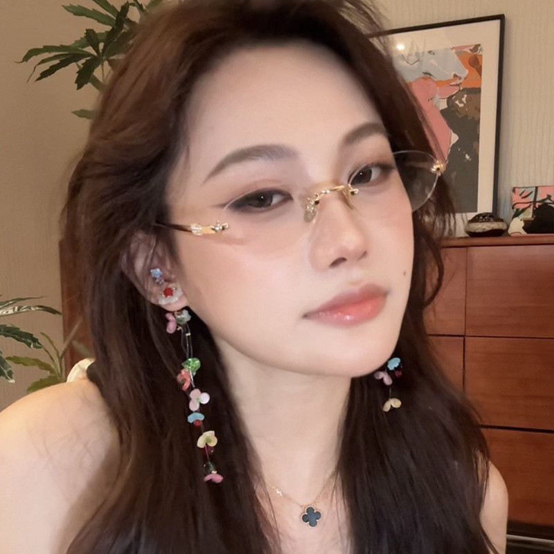 แว่นตากันแด้งานคอมพิวเตอร์ Unisex แบบปรับเปลี่ยนสีตามแสงสว่าง พร้อมเทคโนโลยีป้องกันรังสีUVและแสงสีฟ้า กรอบแว่นทรงรูปไข่