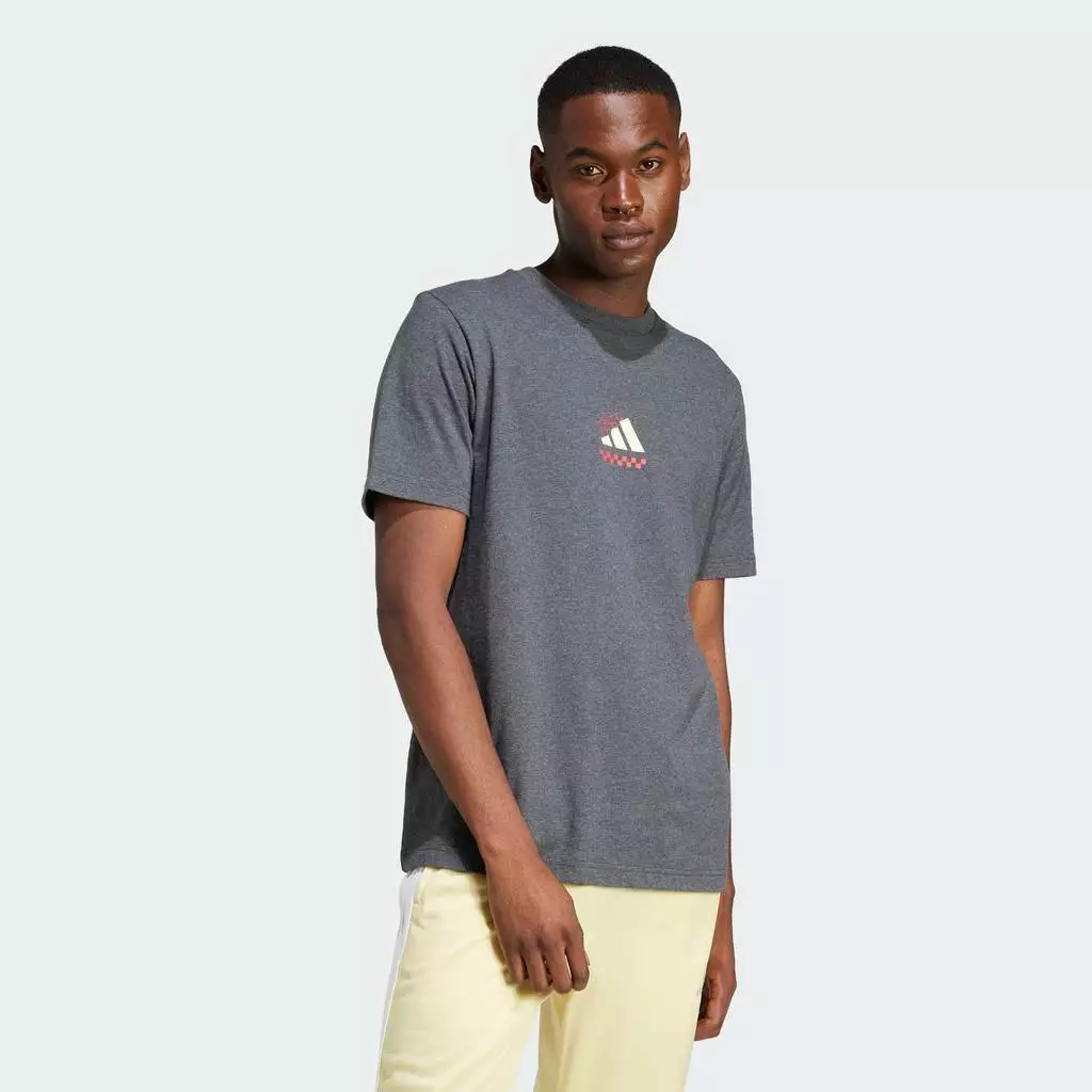 adidas ไลฟ์สไตล์ เสื้อยืดพิมพ์ลาย Lounge Pizza ผู้ชาย สีเทา JN2400